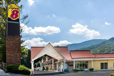Super 8 by Wyndham Caryville TN, Photo 2