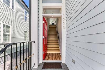 Chic 4 BR Condo - Large Pool - Perfect Location