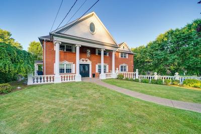 Lower-level Pittsburgh Retreat: Hot Tub + Grill!