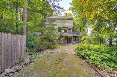 Great Barrington Lakeside Getaway w/ Kayak & Grill