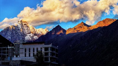 Siguniang Mountain Star Moon Cliff Hotel