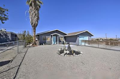 Indie-eclectic Desert Home w/ Hot Tub + Patio