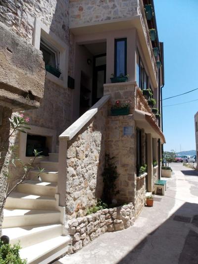 Vale - Central & 20m to the sea - A2