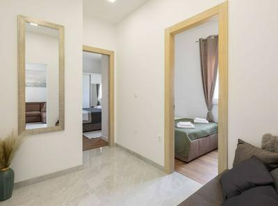 Contemporary Apartment With Terrace and Spacious Garden