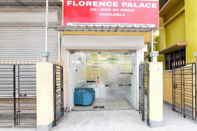 Fabhotel Florence Palace