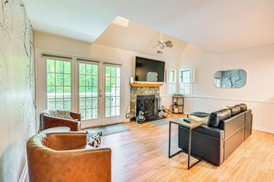 1 Mi to Mohegan Sun: Studio w/ Pool Access