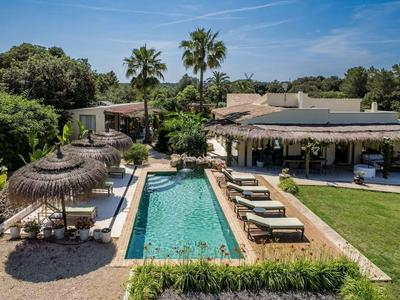 Lavish Villa With Private Pool