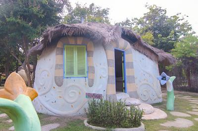 Naidee Sculptured Huts