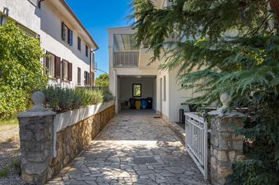 House Rose With Private Pool And Garden