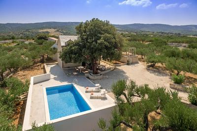 Charming Villa With Swimming Pool