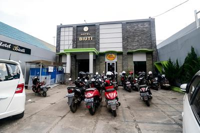 RedDoorz Plus @ Banjarmasin Tengah