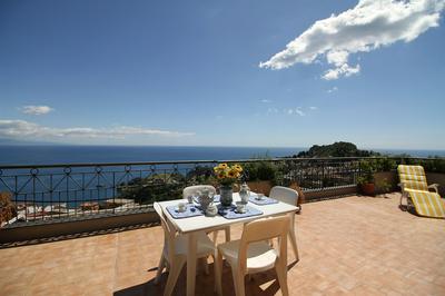 Fontana Vecchia Seaview Apartment 