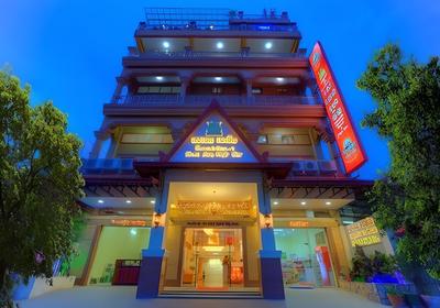 Seventh Heaven Hotel and High Bar