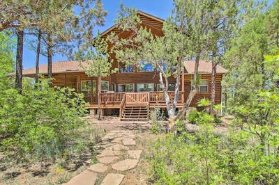 Deck, Grill & Fire Pit: Spacious Show Low Hideaway