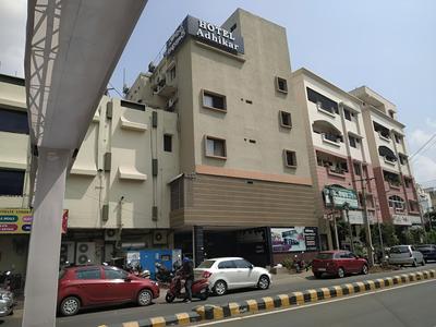 Iroomz Hotel Adhikar