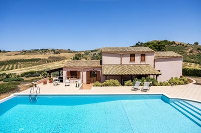 Villa sui Colli Ericini con Piscina by Wonderful Italy