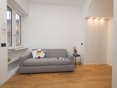 Farini - Charming One-bedroom Apartment in Isola Area