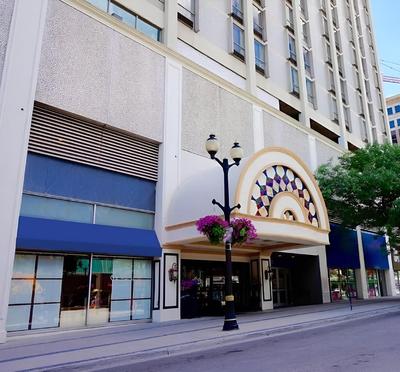 Hamilton Plaza Hotel & Conference Center