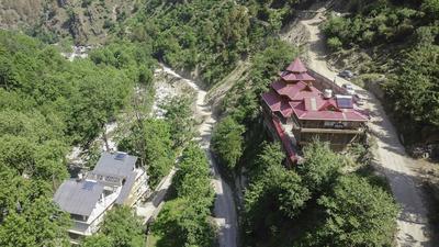 Tirthan Village Resort