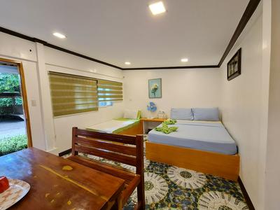 Tambayan Rooms & Cottages by SMS Hospitality