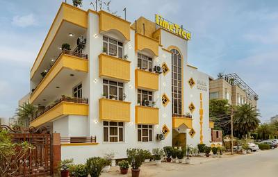 Lime Tree Hotel and Banquet Huda Metro