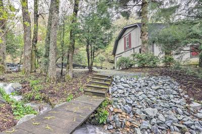 4 Mi to Boone: Converted Barn Duplex by Stream