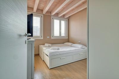 Elegant apt with parking and balcony