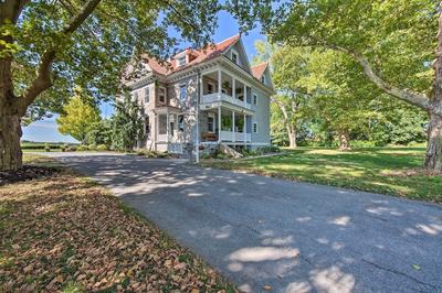 8 Mi to Hersheypark: Luxe Manor in Annville