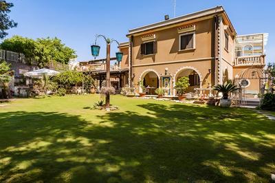 Casa Rubino - Confortevole Casa con Ampio Spazio Esterno e Piscina Privata