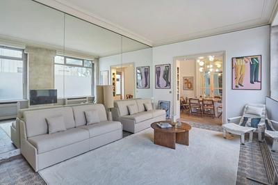Appartment St Germain des Pres by Studio Prestige