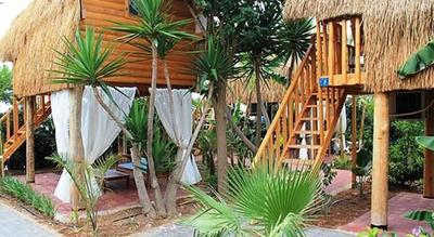 Triton Hotel & Bungalows