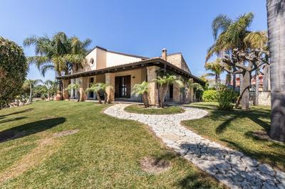 Luxury Garden in Gallina