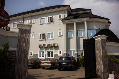 Sweet Season Luxury Suites