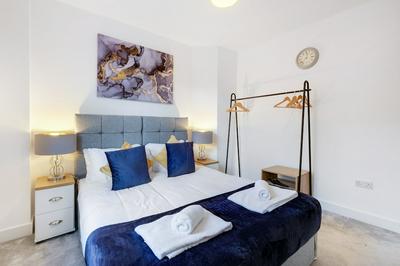 Eastons 2 Bedroom Apt. with Sofa Bed