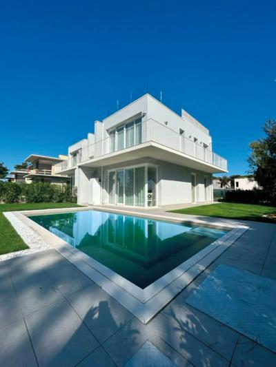 Stunning Villa With Pool and Lagoon View