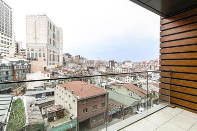 Bright and Centrally Located Flat in Sisli