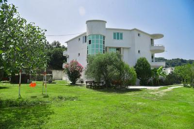 Flat w Garden and Balcony 5 min to Beach in Uljinc