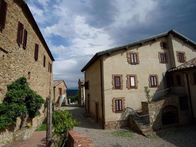 Farmhouse in Monticiano Near Petriolo Spa