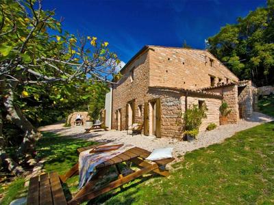 Graceful Holiday Home in Acqualagna With Swimming Pool