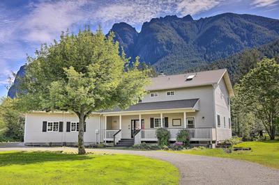 Riverside North Bend Oasis: Stunning Mountain View