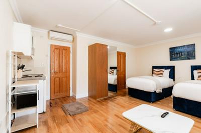 Warm Apartments in Queensway