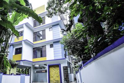 OYO 15825 Blue Berry Apartments