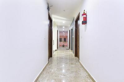 Fabhotel Hari Residency