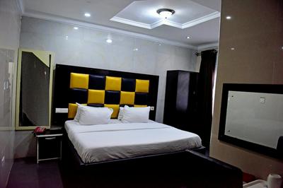 De Heavens Royale Hotel & Towers