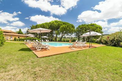Oliva Family Apt Shared Pool,volterra