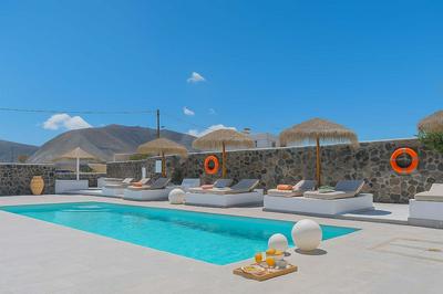 Golden Sunrise Suites - Santorini Family Suite