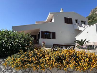 Spacious Apartment With Communal Pool Near the Sea