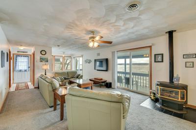 Boat, Grill & Unwind: Lakefront Cayuga Home!