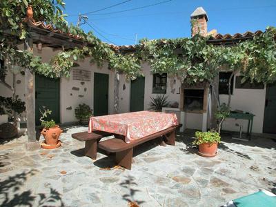 Cottage With 3 Bedrooms, 2 Bathrooms, Heated Solar Pool, Sauna, Jacuzzi, Garden
