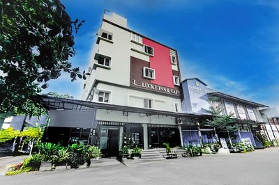 OYO 94781 Hotel Lucky Inn Makassar